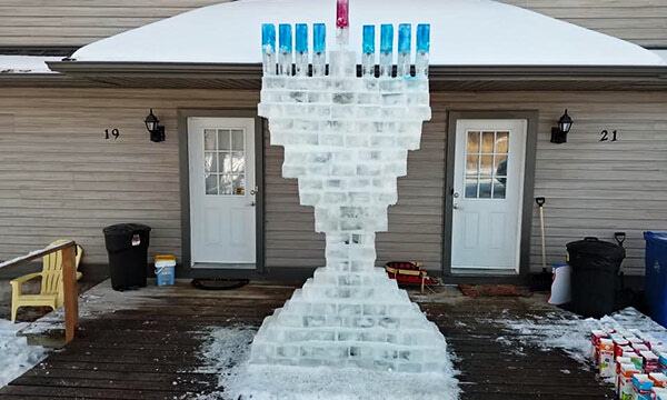 Giant ice menorah in Sioux Lookout recognizes Hanukkah